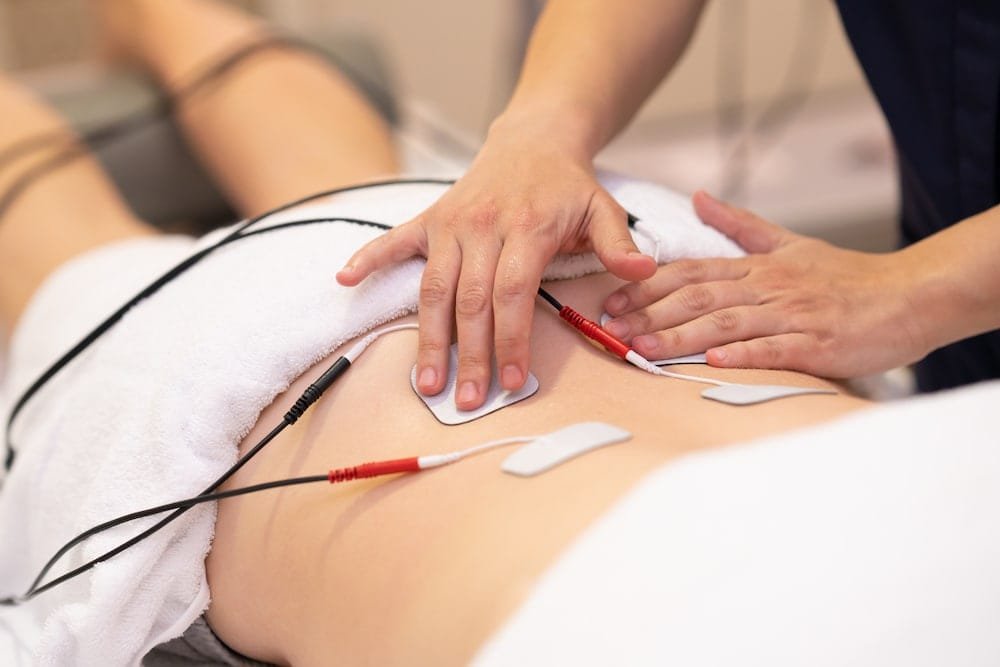 electro-stimulation-in-physical-therapy-to-a-young-2021-08-27-22-17-39-utc-1.jpg - VBTec